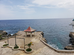 Gazebo on the edge of the cliffs